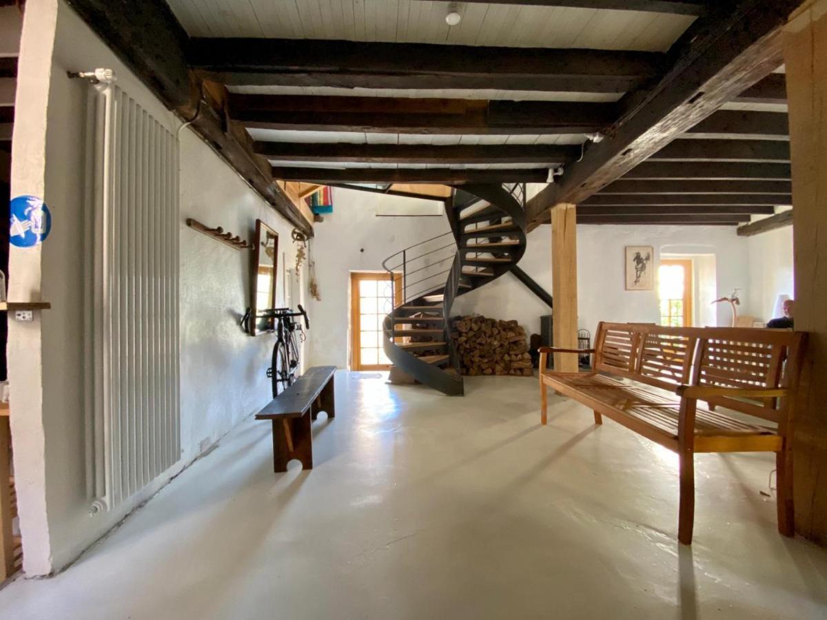 Gite De La Porte Saint Jacques: A Hostel For Pilgrims Eksteriør bilde